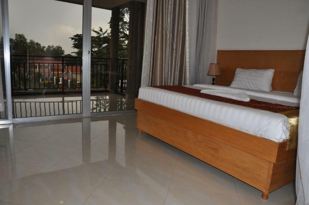 Eka Hoima Hotel Exterior foto